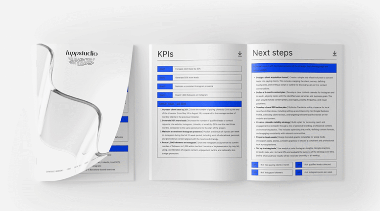 Mockup de un folleto abierto de tres páginas con diseño minimalista en tonos blancos y azules, mostrando una portada con el logotipo “luppstudio” y páginas interiores con secciones tituladas “KPIs” y “Next steps”.