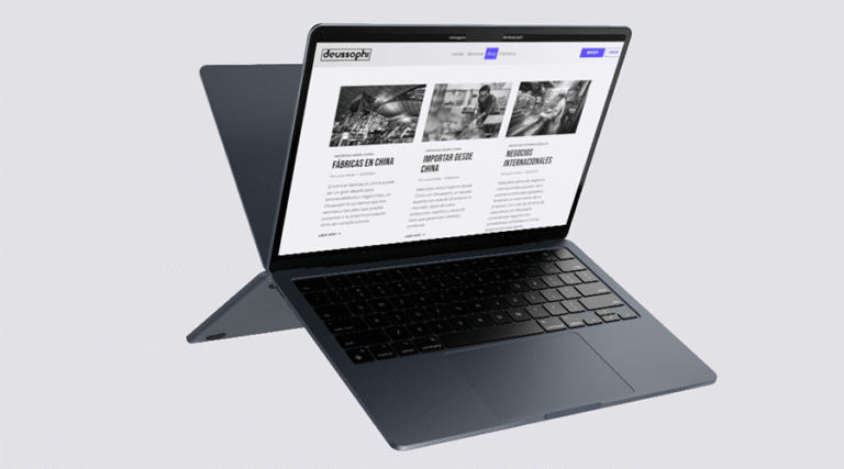 Computadora portátil mostrando una página web profesional con secciones informativas sobre negocios e importaciones, diseño limpio en blanco y negro con detalles en azul.